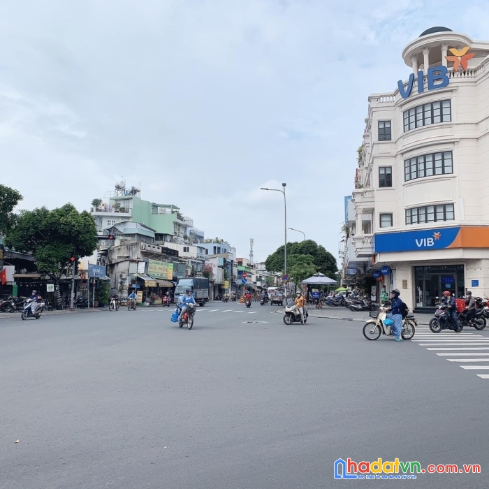 Bán nhà hxh phan văn trị ngang 6m 4 lầu đang kd, sát cityland park hills hơn 6 tỷ.