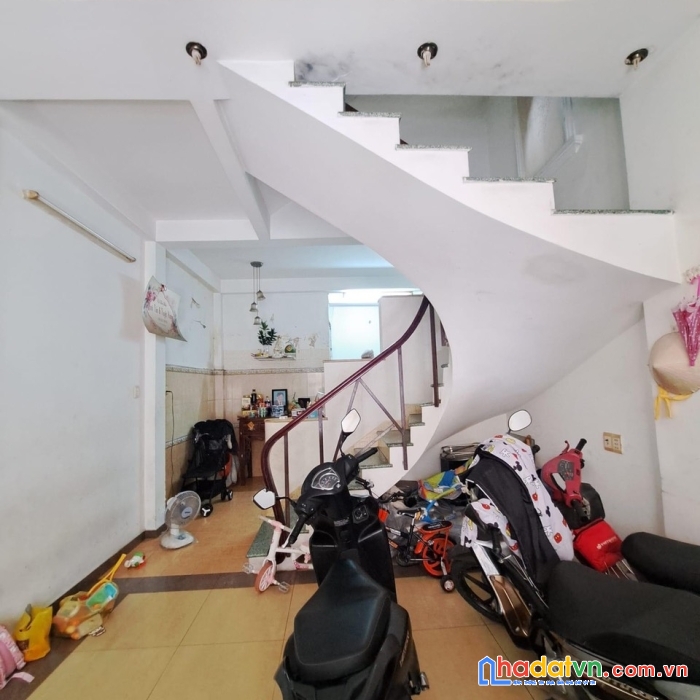 Bán nhà rẻ nhất thị trường khu chợ tân quy quận 7. dt 4x10. 4 tầng 5pn. chỉ 5 tỷ. shr-hoàn công