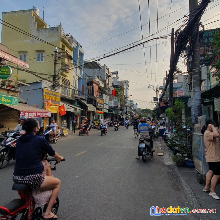 Mặt tiền kinh doanh tôn đản q4 ngang 3.85 x 15.7m- 2 tấm thu nhập 25 triệu tháng