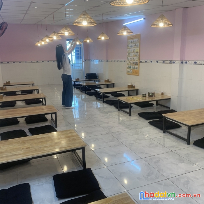Sang nhượng quán cơm chay mặt bằng đẹp đầy đủ tiện nghi, vào hoạt động