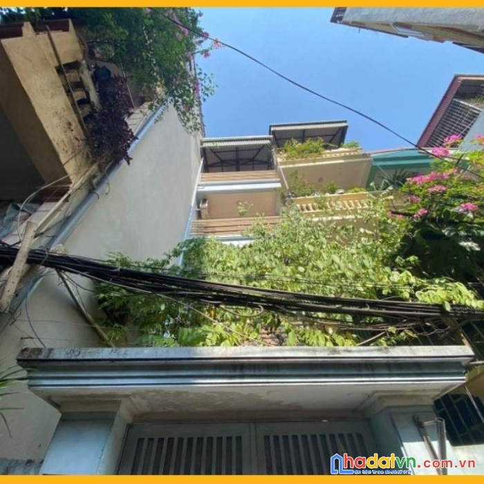 Bán gấp triều khúc 3 mặt thoáng, trông như biệt thự, dt68m2 x 5 tầng, giá 6.3 tỷ.