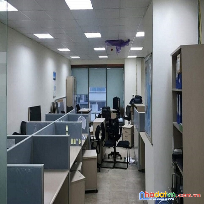 Bán nhà mặt phố hoàng văn thái dt 105 m , mt 5.8 m, giá 26 tỷ.