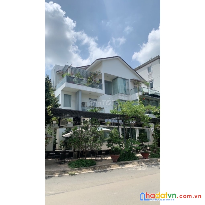 Bán biệt thự lộ góc khu vip sân bay tân bình,150m2,ngang khủng 6.2m,3 tầng,hẻm5m,30tỷ.