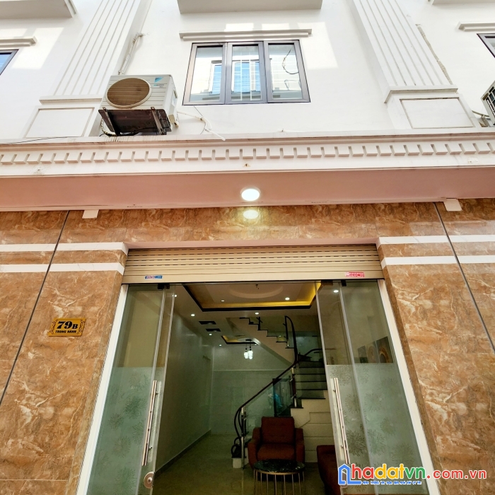 Bán nhà 3 tầng, diện tích 43m2 ngõ 681 ngô gia tự, giá 2.59 tỷ