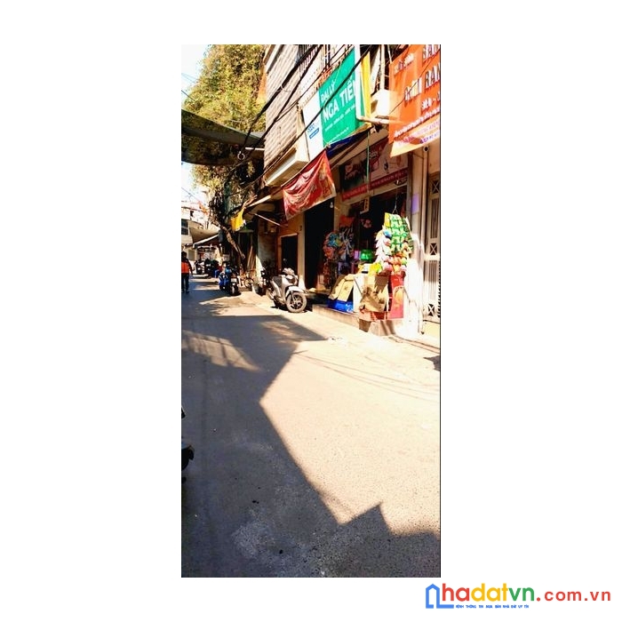 Chính chủ cần bán nhà mặt ngõ rộng 5m có vỉa hè 2 mặt trước sau đều là ngõ ô tô chạy qua nhà dt: