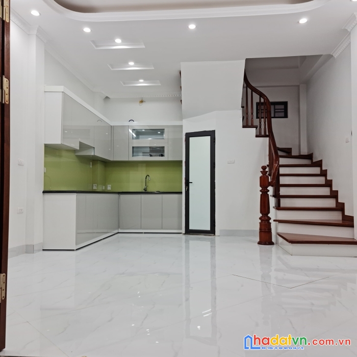 Bán nhà mới đẹp 33m 5 tầng 3 thoáng mặt tiền rộng đê la thành ba đình 4.6 tỷ ngõ thông dân trí cao