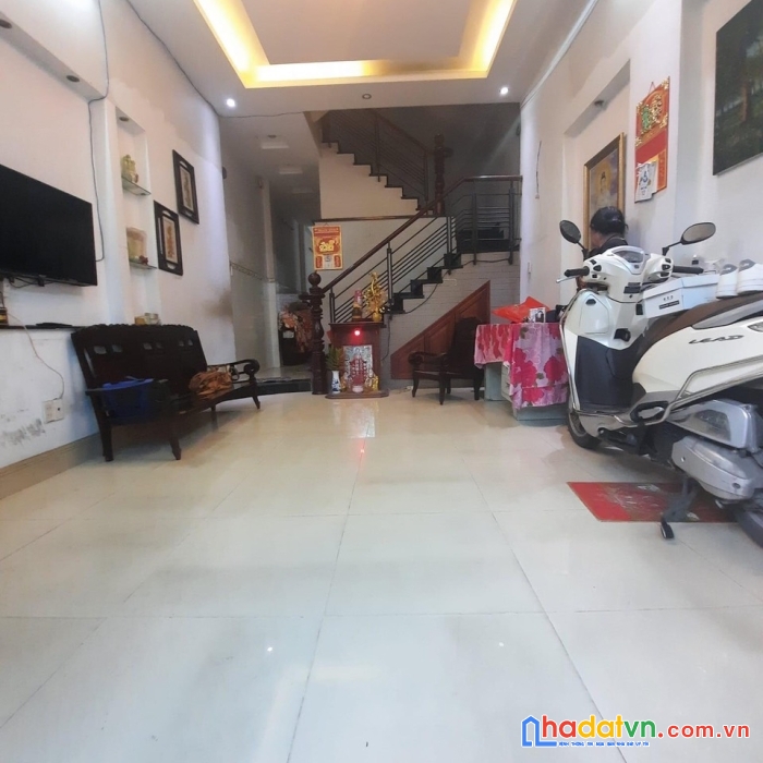 Bán nhà mt đường số tân quy quận 7. dt 4.5x18. 3 tầng 4pn. nhỉnh 12 tỷ. shr-hoàn công-btct