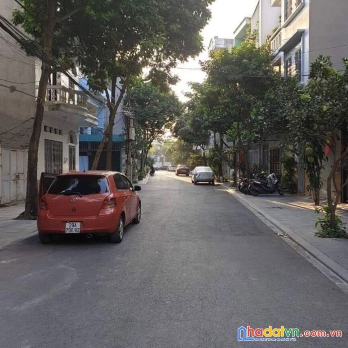 Hơn 5 tỷ có nhà 5 tầng khu 918 phúc đồng long biên, ô tô tránh.