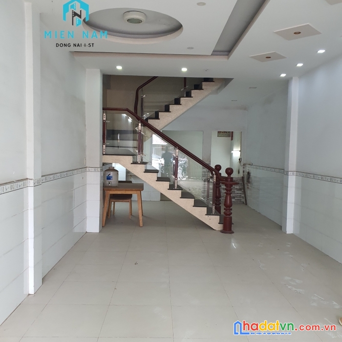 Nhà mới tân tiến 1 tr 1 lầu 4,4m giá 3tyr 650 biên hòa đồng nai