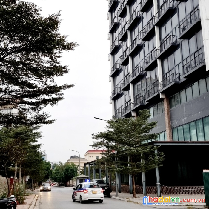 Cần bán căn hộ tòa pent studio, dt75m2, view hồ tây, cầu nhật tân, hđt 1000 usd/ tháng.