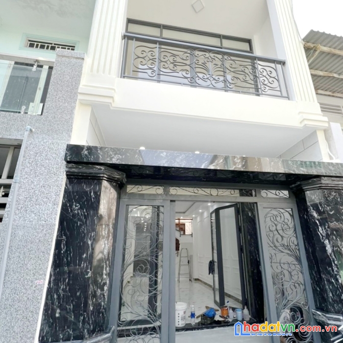 Nhà bán mới hẻm thông 181b âu dương lân p2q8 - 6 tỷ 180 triệu