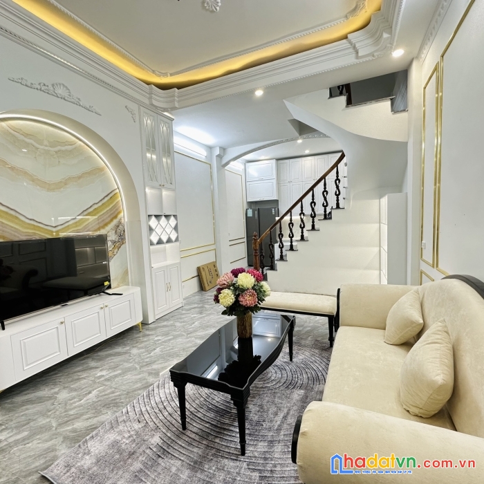 Bán nhà đường hoàng quốc việt, 30m2, lô góc, 50m ra ô tô, an sinh đỉnh, chỉ nhỉnh 3 tỷ