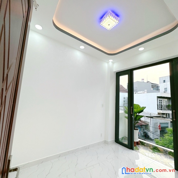 Nhà bán mới, đẹp hxh 102 âu dương lân p2q8 giá : 6.8 tỷ