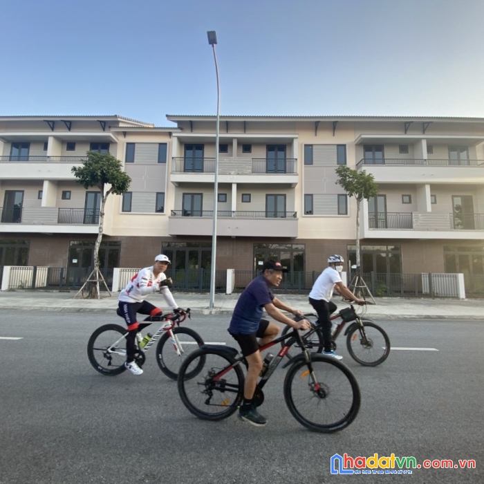Bán nhà phố thương mại 90m2x3t gần trường học bệnh viện kd tốt ở centa city vsip bn