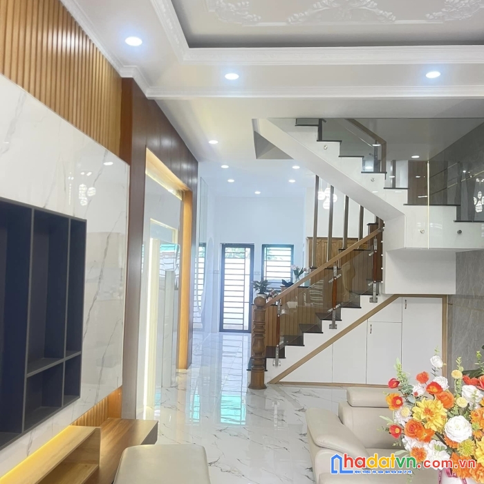 Nhà trung tâm tân phú nguyễn sơn - 65m2 - ngang 4.4m - 3 tầng - nhỉnh 5 tỷ