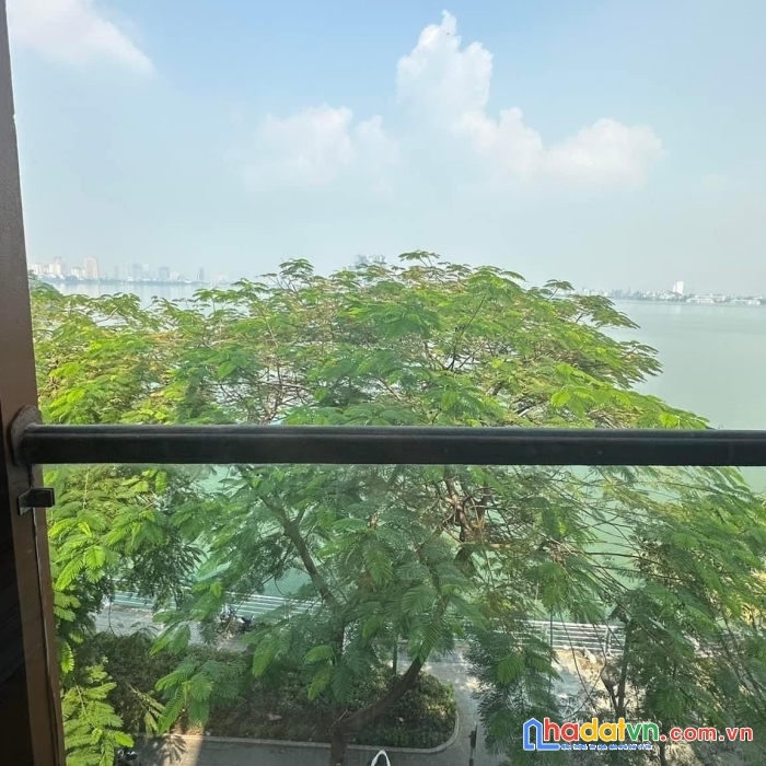 Chính chủ bán nhà mặt phố trích sài - tây hồ. view hồ tây. dt 60m2. giá 39 tỷ