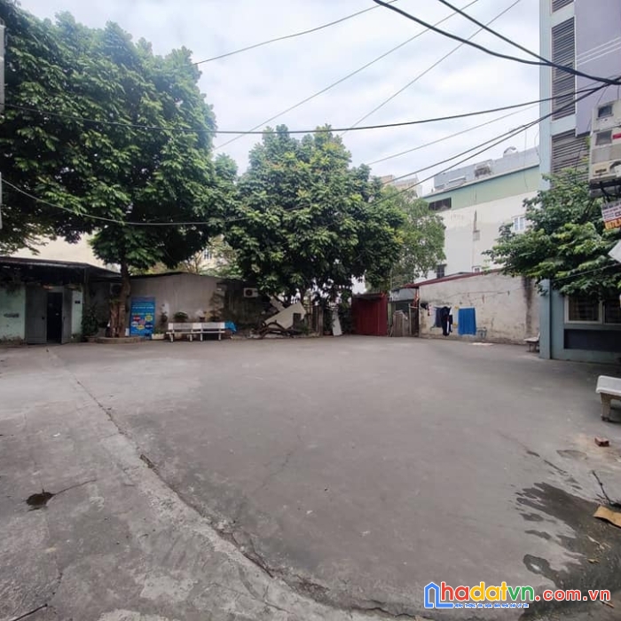 Bán đất tặng nhà cấp 4 - có chỗ để 20 ô tô - ngõ thông - ngô quyền hà đông