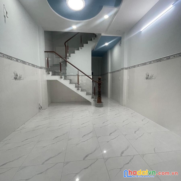 Nhà 4 tầng hẻm xe hơi sân thượng trước sau giếng trời đường lâm văn bền quận 7