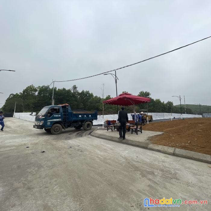 Cần bán gấp 60m2 full thổ cư chỉ nhình 1.2 tỷ đường đại lộ thăng long khu vực láng hòa lạc