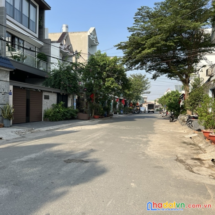Mua đất tặng nhà - diện tích 175m2 full thổ cư - đường 12met - thới tam thôn hóc môn