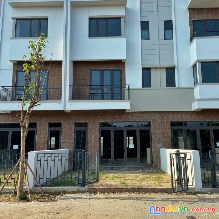 Chính chủ bán shophouse trục chính centa riverside từ sơn với giá siêu tốt