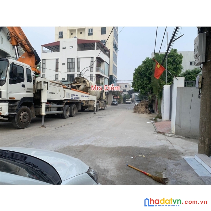 Nhỉnh 9 tỷ, mrs diễm cần bán 98.3m nhà lô góc ngay tại trung tâm uy nỗ, thị trấn đông