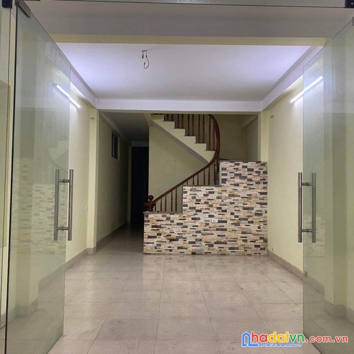Cho thuê nhà phố lê trọng tấn, hà đông, 70m2, 2 tầng, lô góc, ô tô, 10 triệu