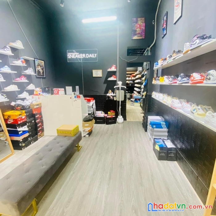 Vị trí đỉnh hoàng quốc việt  - phân lô vip - 20m ra mặt phố - oto vòng quanh - kinh doanh tốt – dt