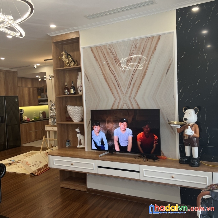 Chính chủ cần bán căn hộ diện tích 112m2, 3 phòng ngủ, căn góc cửa hương đông, ban công đông bắc