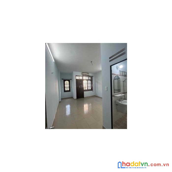 Cho thuê nhà nguyên căn mặt tiền 90m2 5pn 5wc ngã tư ga