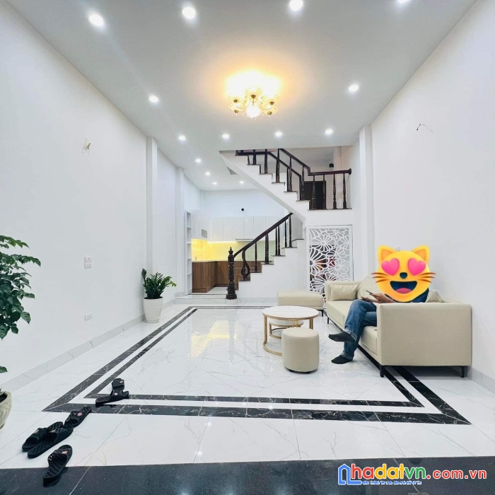 Bán nhà phố lạc trung, gần ngã 3 lạc trung minh khai 40m2 x 5 tầng - 4.95 tỷ