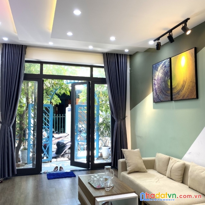 Nhà đẹp giá rẻ cù chính lan, 60m2 x 3 tầng, ô tô đỗ cửa, chỉ 3.3 tỷ còn thương lượng.