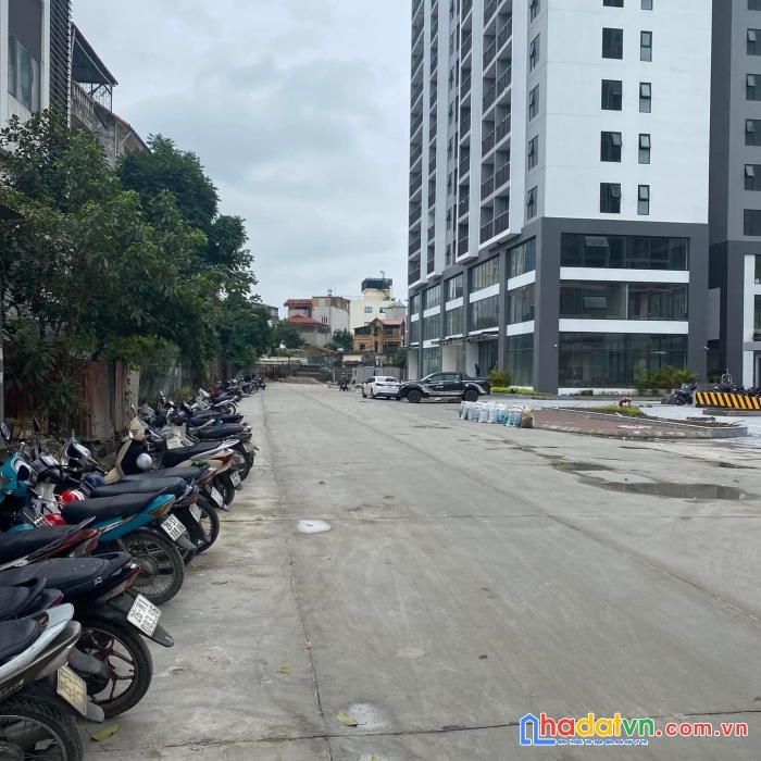 Nguyễn văn cừ, mặt tiền rộng, cách ô tô 10m, cách mặt phố 100m, ngay gần chung cư berriver jardin,