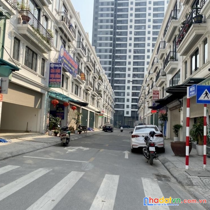 Bán nhà trung tâm trâu quỳ -84m2 4,5 tầng đẹp long lanh, ở ngay đường 11m.0982852808