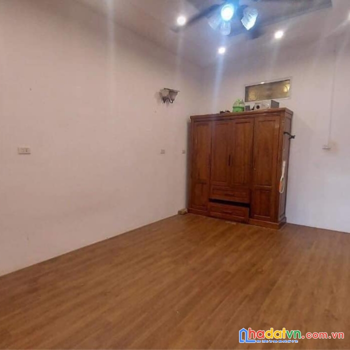 Cho thuê nhà ngõ trại cá, 50m x3tầng. mt5,6m, 10tr  tháng