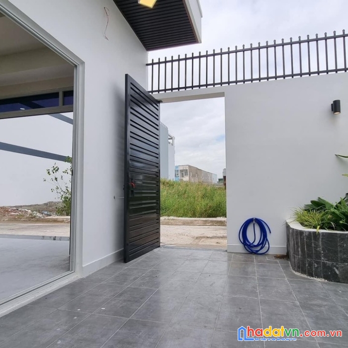 Bán nhà đẹp xh ngủ trong nhà nt cao cấp. huỳnh tấn phát nhà bè. dt 9.5x17. 4 tầng. nhỉnh 7 tỷ. shr