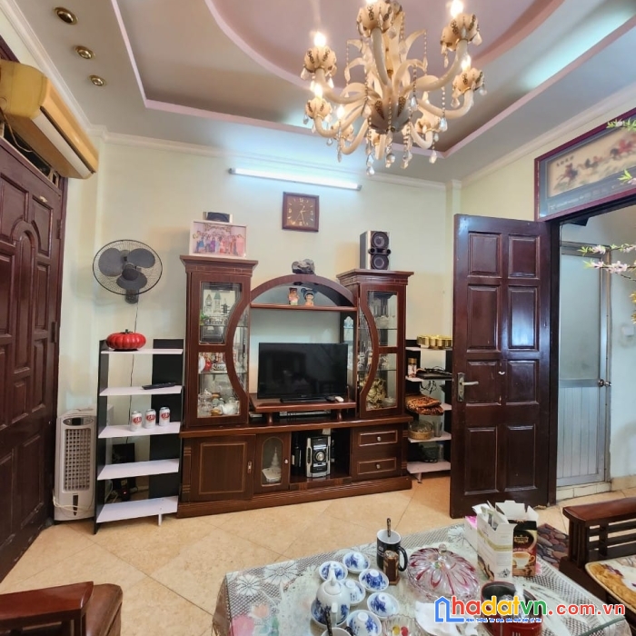 Bán nhà nguyễn đình hoàn - cầu giấy. gần phố, ô tô 15m. dt 32m. giá 3,85 tỷ