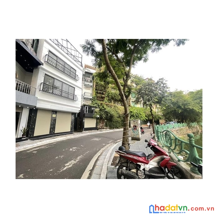 Bán nhà mặt phố yên hoa - tây hồ. view hồ tây. kd sầm uất. dt 30m. mt 4,5m. giá 12 tỷ