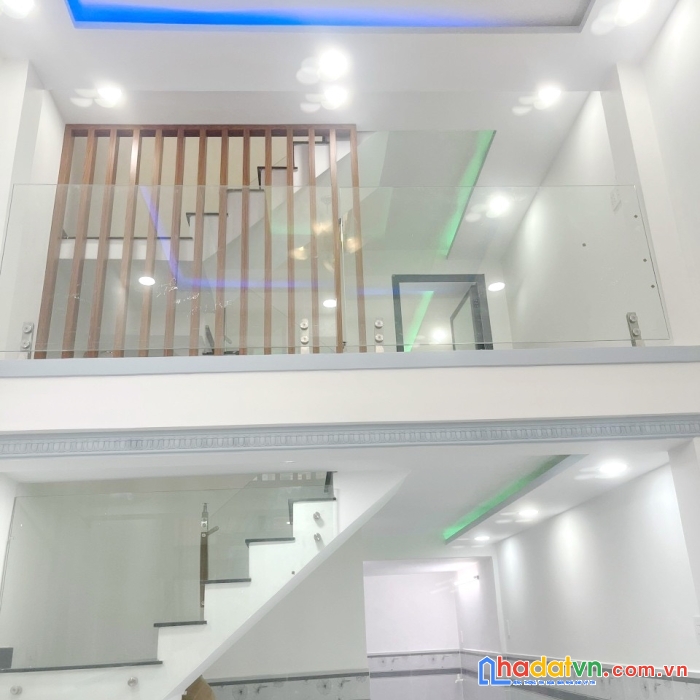 Nhà mới gần mt phạm thế hiển p6 q8 giá 3 tỷ 860 tl
