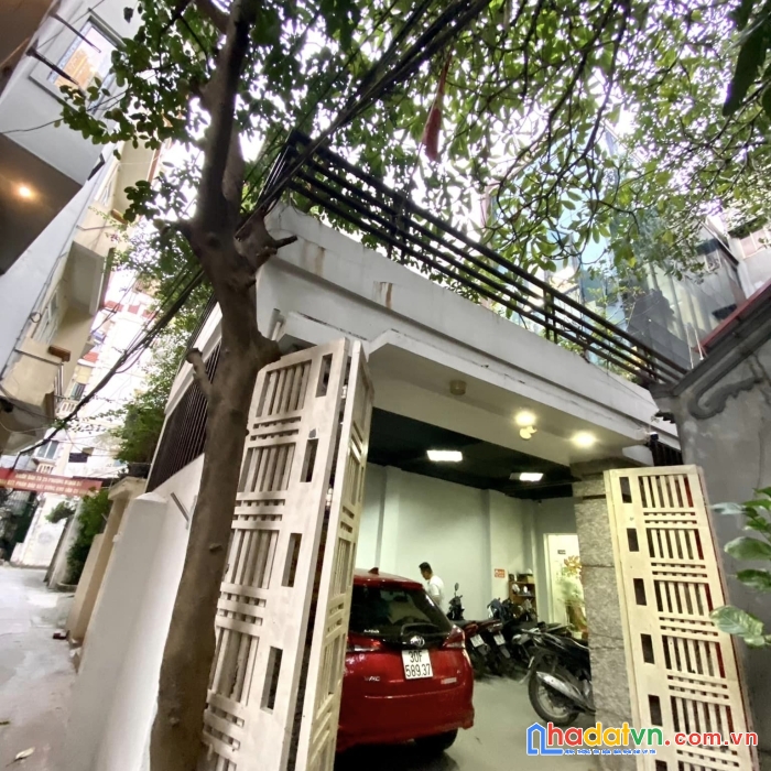 Cầu giấy,mặt phố kinh doanh, vỉa hè đông đúc, oto vào nhà, 16 tỷ
