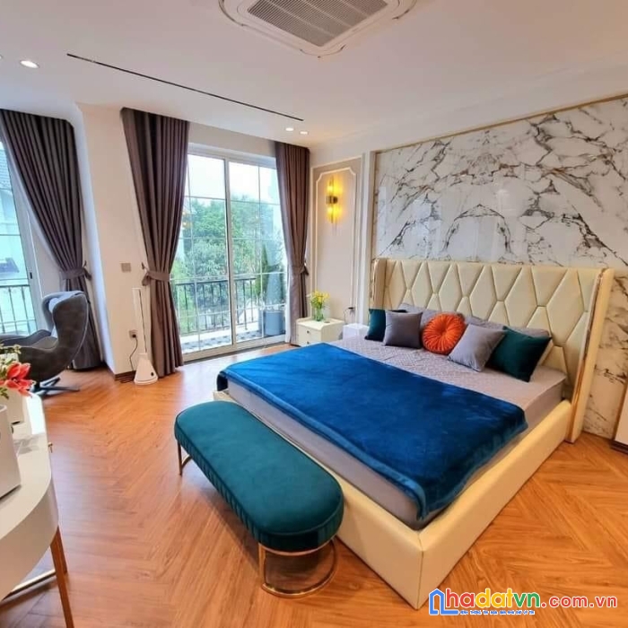 Bán nhà dv1 xa la 50m2 4t chỉ hơn 7tỷ plô ô tô tránh vỉa hè kinh doanh. 
mô tả: