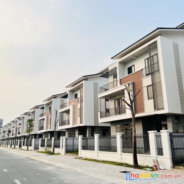 Biệt thự song lập 180m2 hướng nam ngay trung tâm thành phố từ sơn
