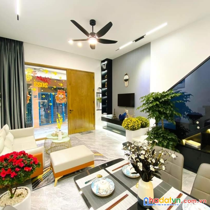 .nhà đường 3 tháng 2 gần đống đa, kề mặt tiền, ô tô đậu, 42m2, 3 mê, mới đẹp