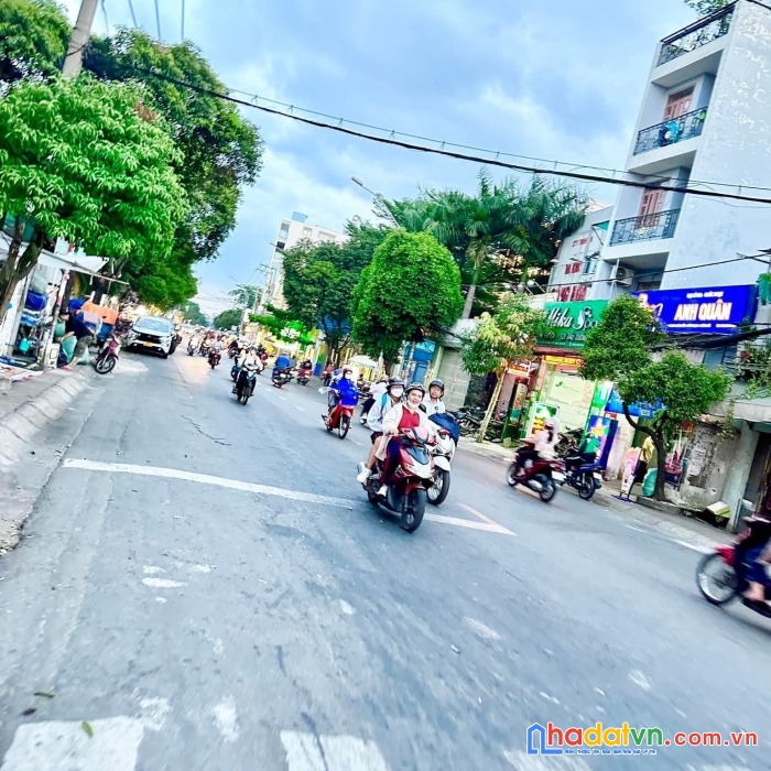 Bán nhà biệt thự dương đức hiền - lê trọng tấn, 10x13m, 3 tầng, giá 14.8 tỷ
