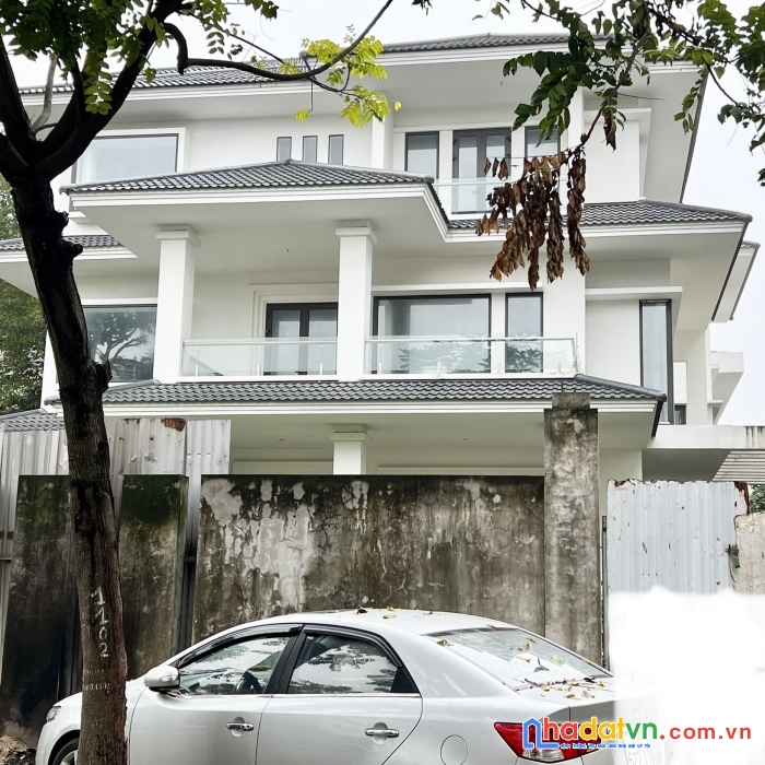 Cho thuê bt văn phú, hà đông, 700m2, 20m mặt tiền, hoàn thiện. giá thoả thuận