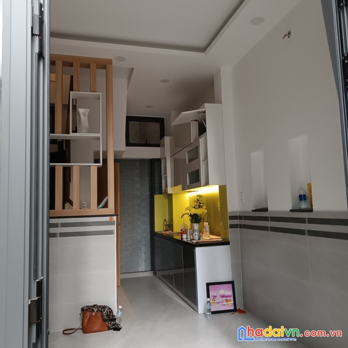 Bán nhà mặt tiền lê văn sỹ, q3,  18m2, nhà nhỏ đủ công năng, chỉ 6 tỷ 7