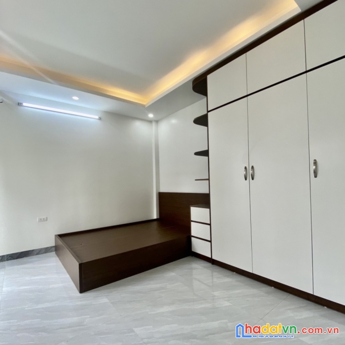 4.25 tỷ nhà thịnh liệt - hoàng mai - 10m ô tô tải tránh - ở luôn - 42m2x5 tầng - 6 ngủ