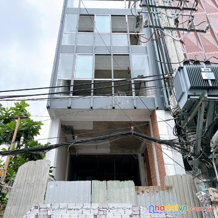 Mặt tiền quận 4 - 5 tầng - dt 5.2 x 25 - giá 20 tỉ
