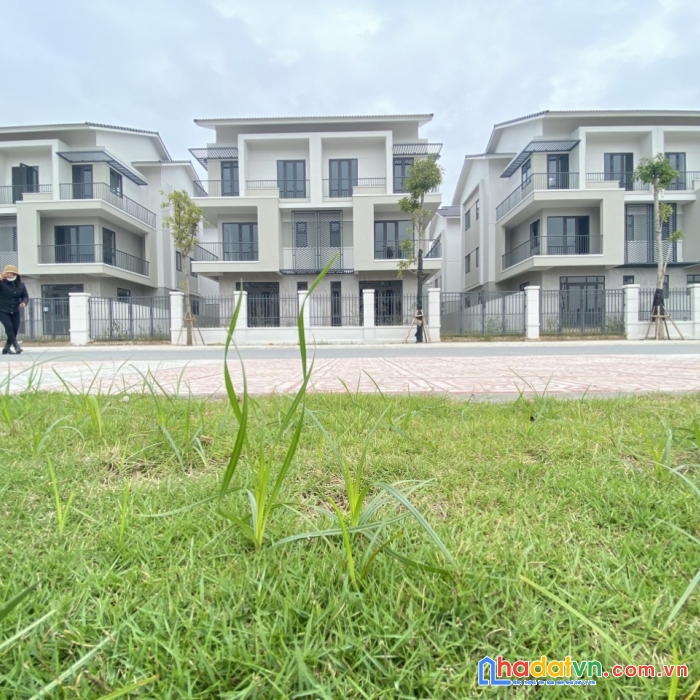 Bán gấp căn biệt thự song lập 180m2x3t đường lớn trục thông cạnh khu cnc tại centa riverside từ sơn