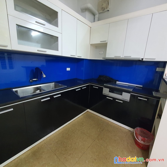 Bán nhà tứ liên - âu cơ. phân lô. ngõ ô tô tránh. dt 40m. 6 tầng. giá 8 tỷ
